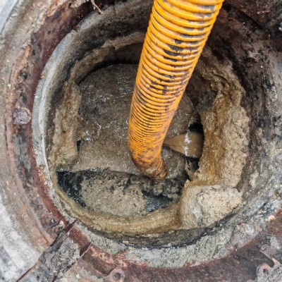 家庭下水道偶尔返水，是否意味着需要立即清理？