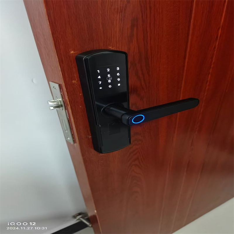 伊犁开汽车锁上门服务 车辆被困车内应急开锁处理