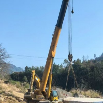 大型设备吊装风险高吗？吊车救援道路
