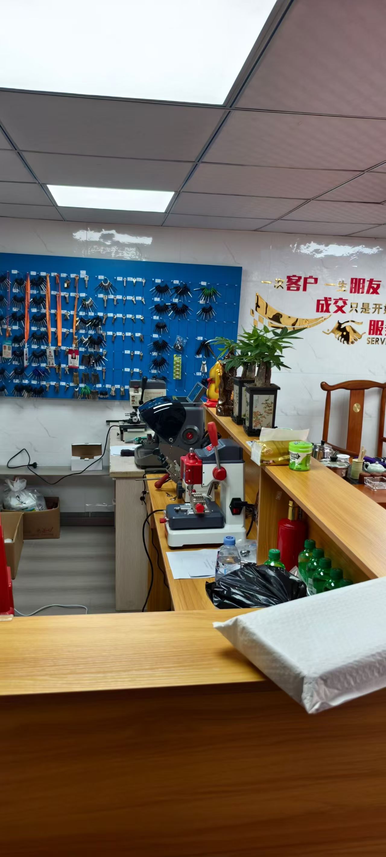 仓山夜间上门开锁换锁开锁电话急速登门-- 福州市仓山区安芯张师傅锁具店