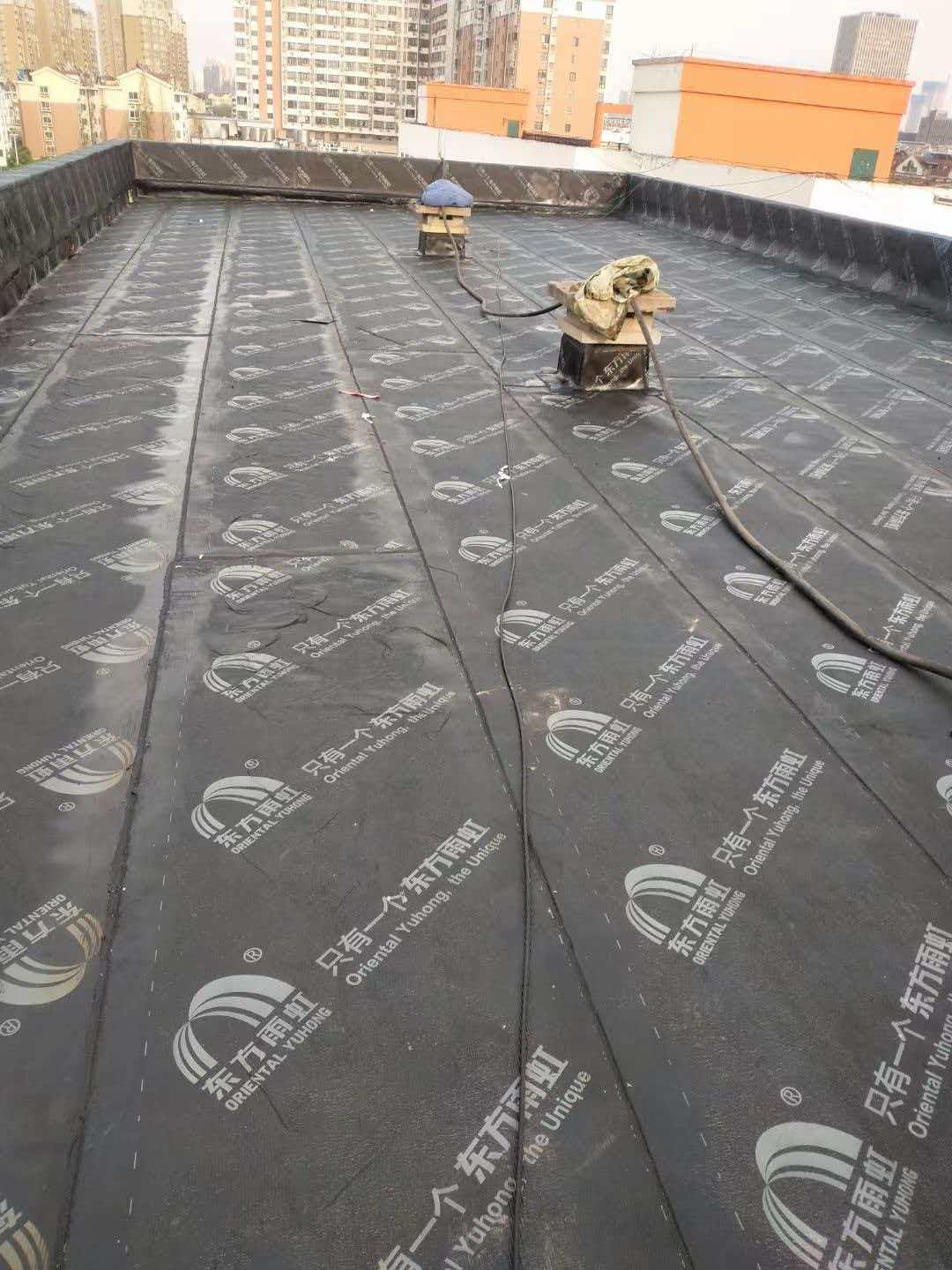 屋顶管口缝隙密封防水处理