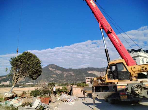 汽车吊的起重能力怎样才能满足大型项目？-- 福清市兴盛融发机械设备租赁有限公司