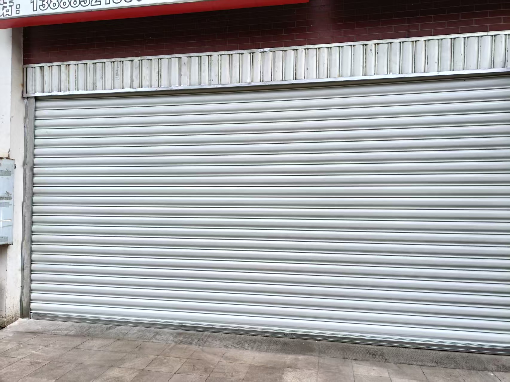 昆明盘龙区便利店卷帘门手动改电动多少钱？