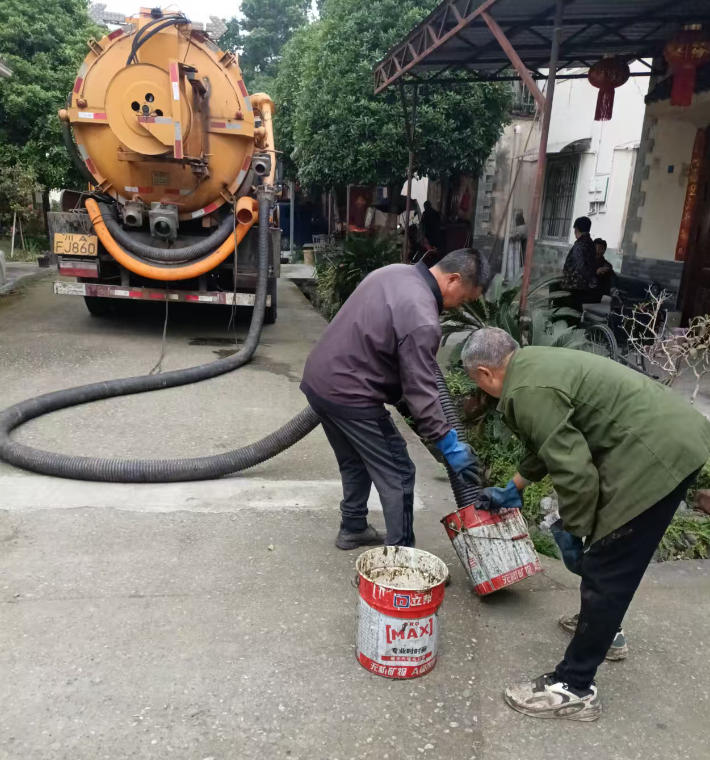 都江堰马桶发臭的原因及解决方法-- 都江堰市万通管道疏通服务部 