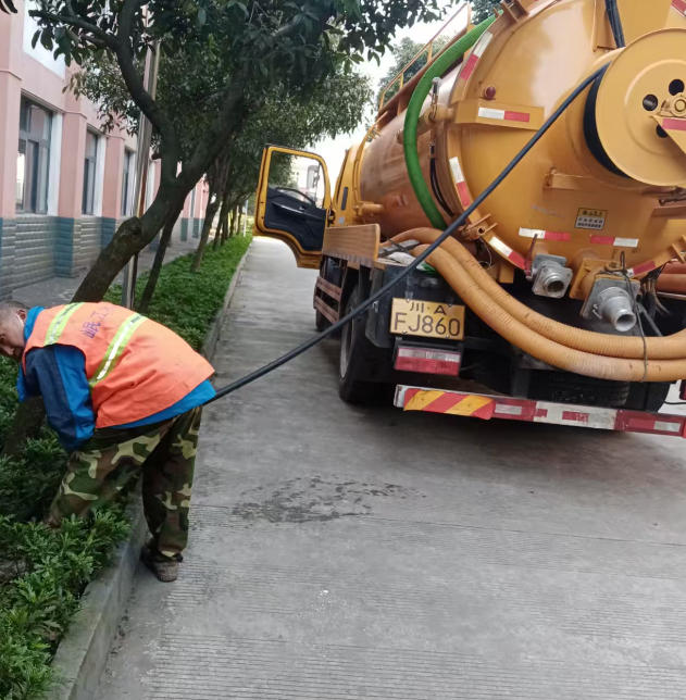 如何疏通厕所？都江堰疏通厕所多少钱？-- 都江堰市万通管道疏通服务部 