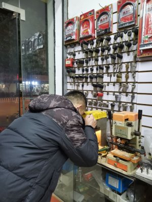 酒泉春节期间被锁门外能不能找到开锁师傅？-- 酒泉肃州区常氏开锁店